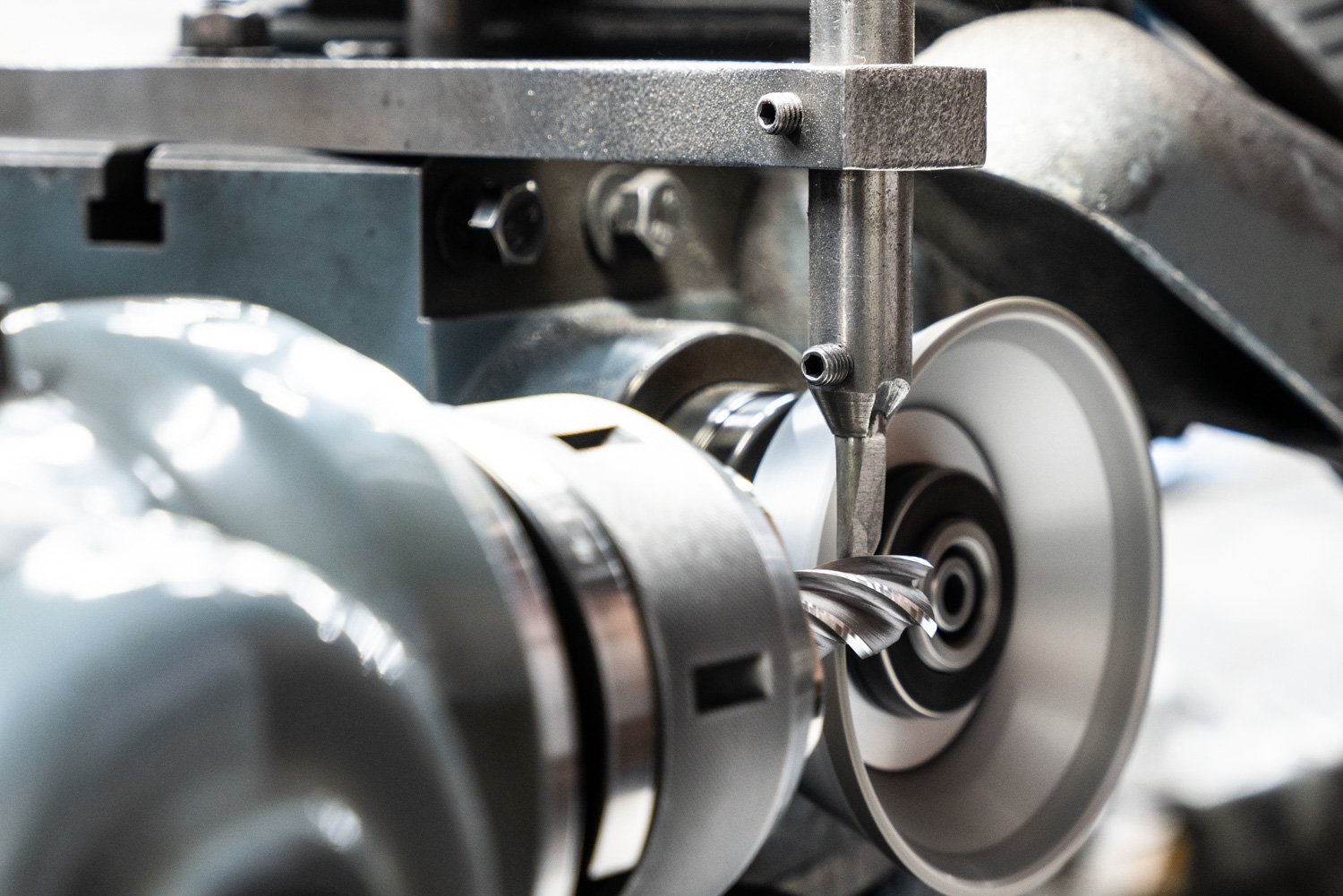 超硬エンドミル・ドリルなど、切削工具の再研磨で年間コスト50%削減