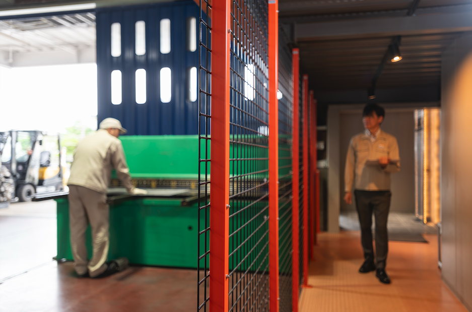 HELIOS　常設「安全柵」× 仮設「バリケ－ド」　 変わる現場に、変われる安全柵。高岡ケ－ジ工業の提案　　