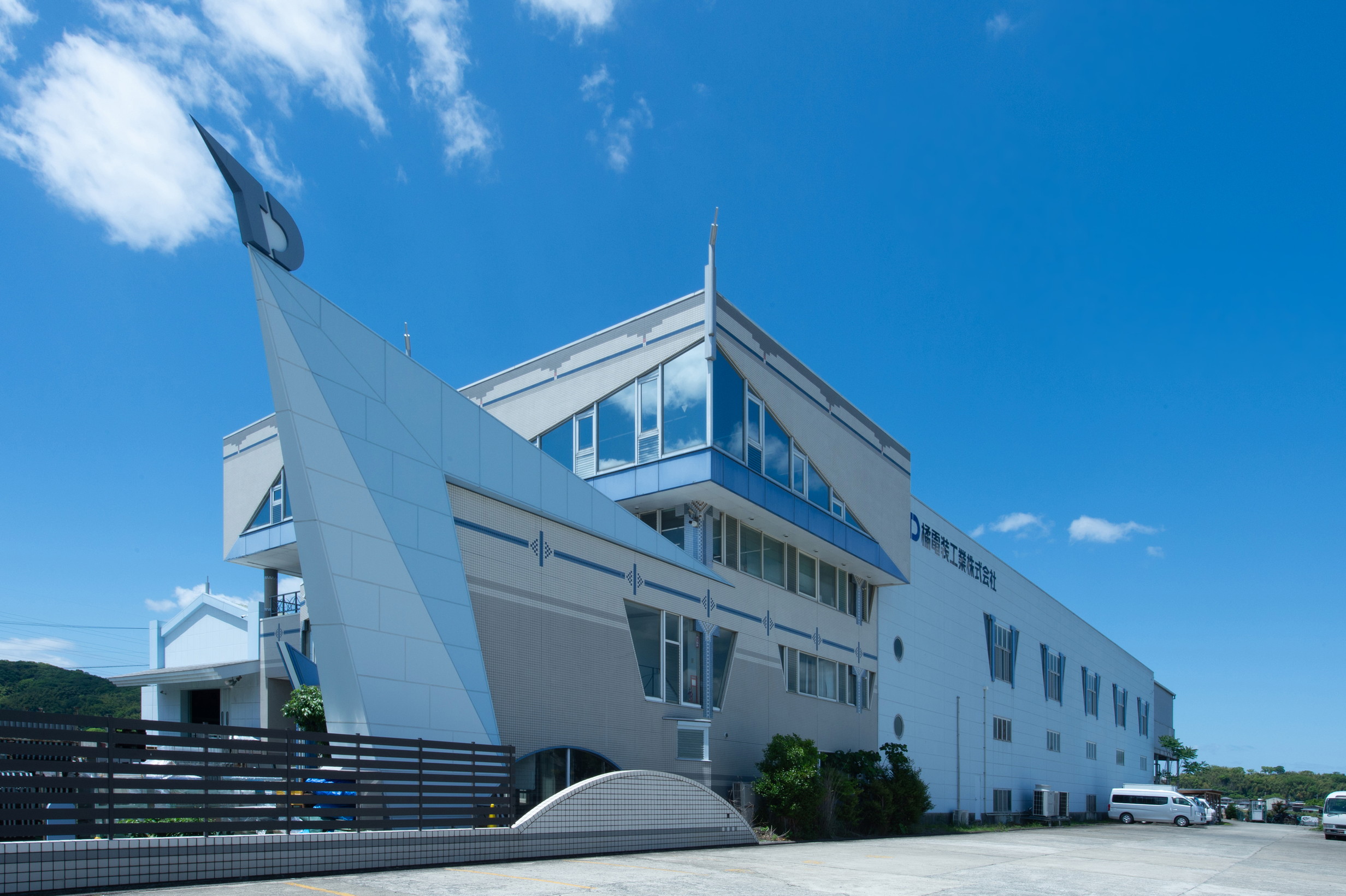 板金・塗装の一貫体制が強み！橘電装工業が誇る「変動対応力」と「特殊塗装」の技術力